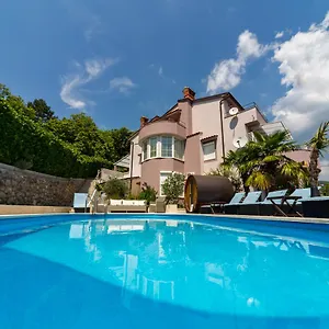 https://apartments-melanie.primorje-gorskikotar.com