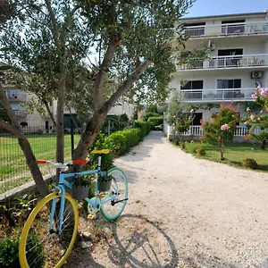 https://apartmani-olive-trogir.hotels-in-trogir.com